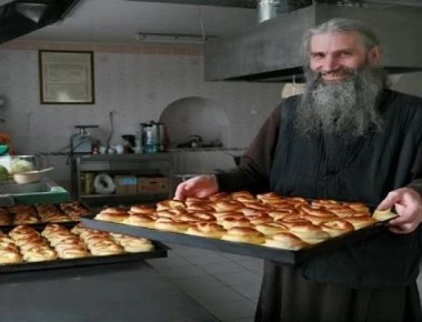 Ζουν ως τα 90: Ποια φαγητά αποκλείει η μοναστηριακή διατροφή που μελετάται σε όλο τον κόσμο